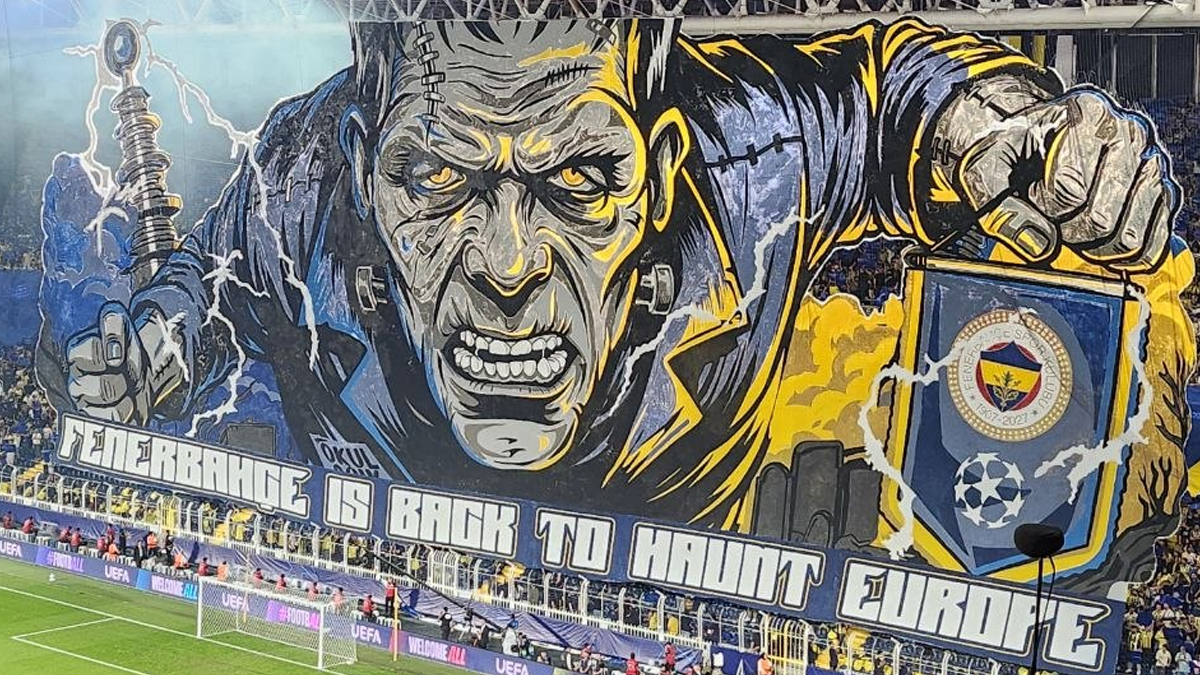 Fenerbahçe tribünlerinde özel koreografi sergilendi