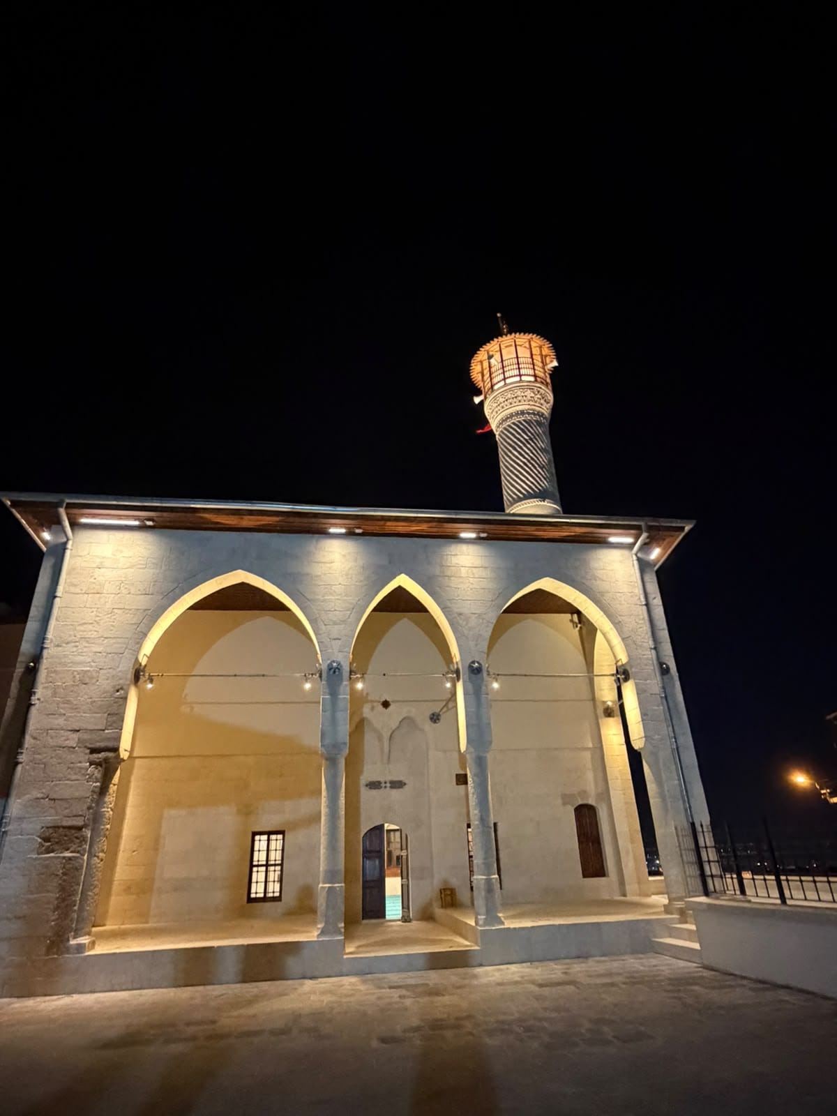 Acemli, Hacı Veli Bey ve Bektutiye camilerinin de restorasyonları tamamlandı.