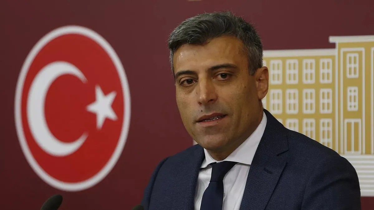 Yenilik Partisi Genel Başkanı Öztürk Yılmaz, ʺZamanında Özgür Özel'i uyardım ama beni dinlemediʺ dedi