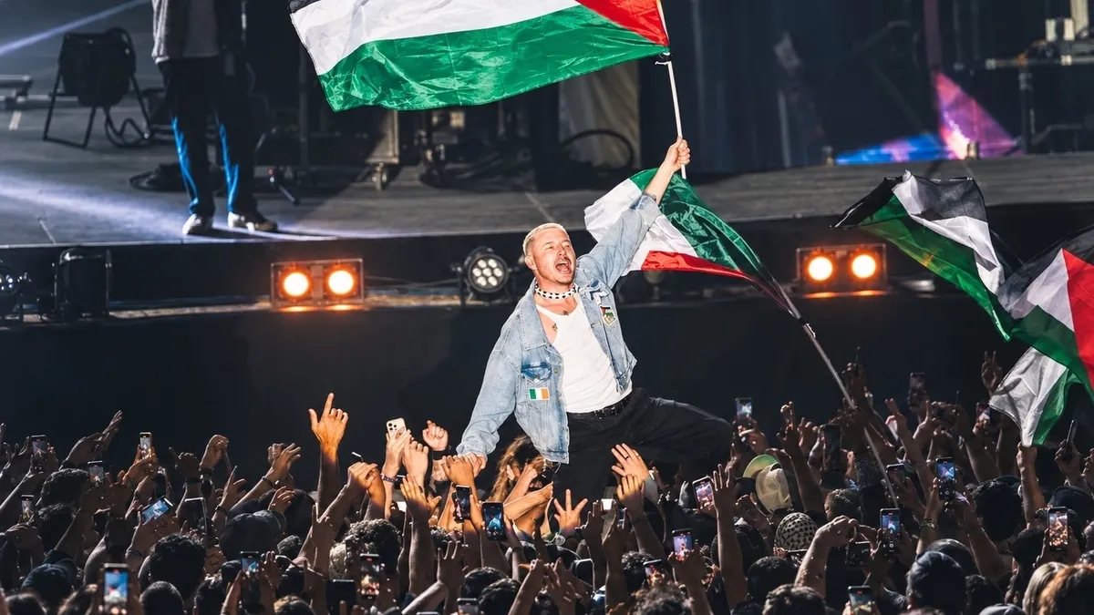 1789811951741.jpeg "Özgür Filistin" diyen Macklemore'u turneden çıkarmıştı: Ed Sheeran'ın skandal kararının ardından ilk konseri-4