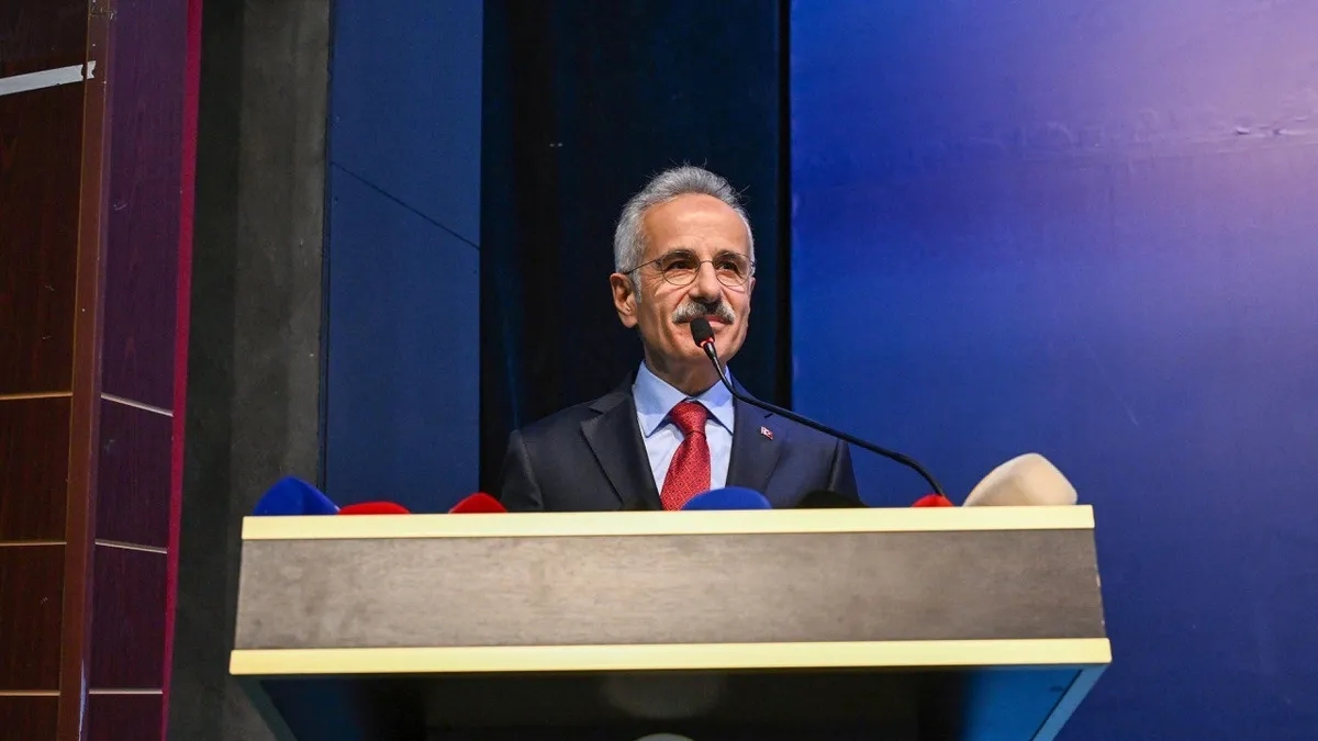 Ulaştırma ve Altyapı Bakanı Abdulkadir Uraloğlu
