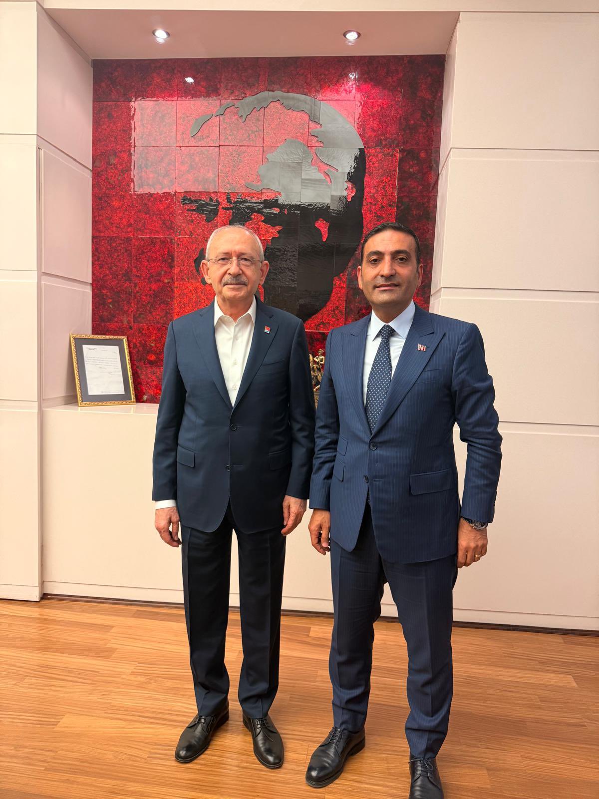 CHP Genel Merkezinde gerçekleşen görüşme sonrası parti yönetimi Güney’i öz evlat olarak nitelendirirken Güney 33 yıllık partisinde kalarak Beyoğlu halkına hizmet etmeyi sürdüreceğini bildirdi.
