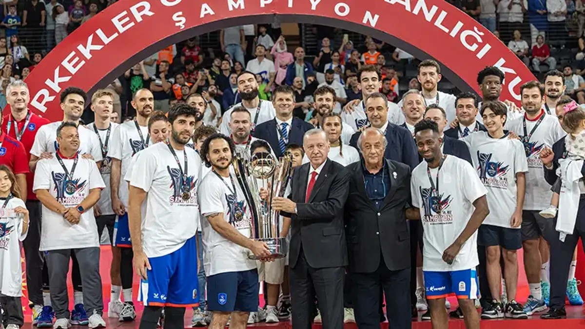 39-erkekler-cumhurbaskanligi-kupasinda-dev-derbi-fenerbahce-besiktas-karsi-karsiya-1790096886190.jpeg Canlı Anlatım: 39. Erkekler Cumhurbaşkanlığı Kupası'nda dev derbi! Fenerbahçe Tarfin-Beşiktaş karşı karşıya-4