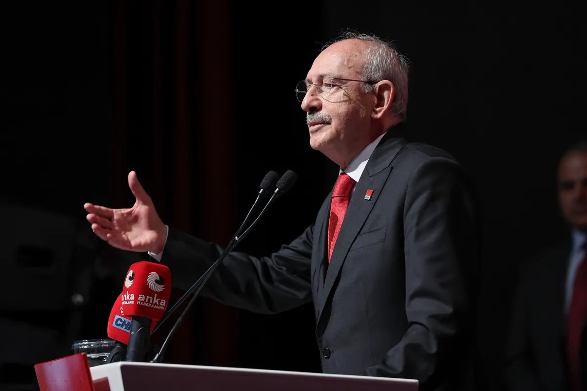 Kılıçdaroğlu'nun kasım ayındaki YENİ Parti kurultayını beklediği ve kurultay sonrası CHP'ye geçmek isteyenlere yeşil ışık yakacağı söyleniyor