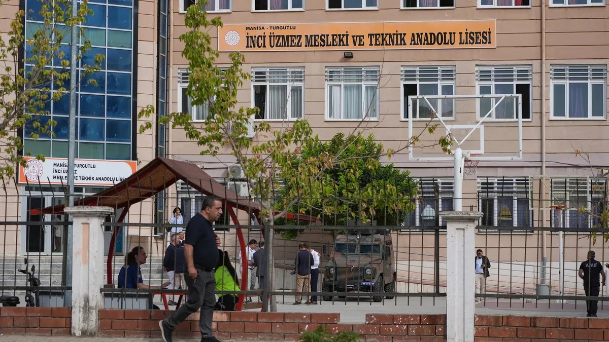 1790166494378.jpeg Bakan Çiftçi'den yeni emniyet müdürlerine 10 maddelik talimat! Okul güvenliğine özel uyarı: Tehlike okulun kapısına gelmeden tedbirimizi alacağız-5