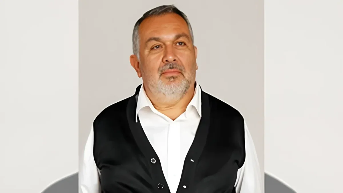 1790693555936.png Usta tiyatrocu ve yönetmen Ali Hürol 76 yaşında hayatını kaybetti: "Babamın en yakın dostuydu"-4