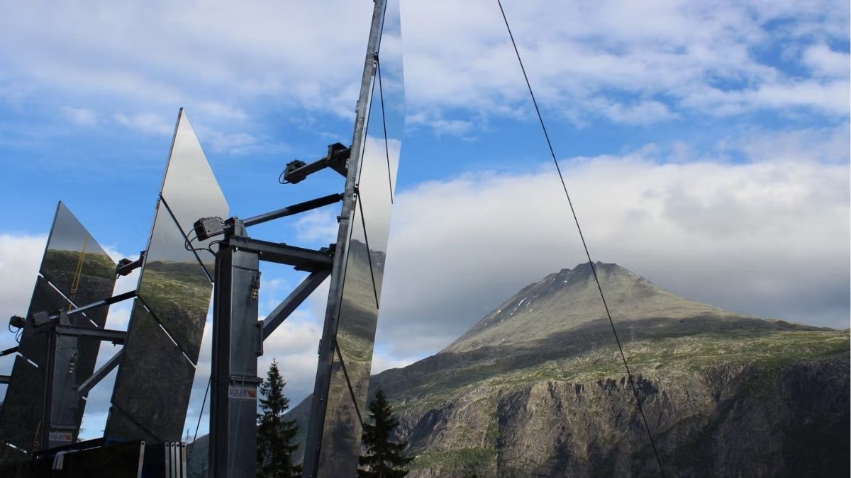 Rjukan'daki dev aynalar, doğanın karanlık kısıtlamalarını teknolojiyle aşarak halkı güneşe kavuşturdu. (Foto: Visit Norway)