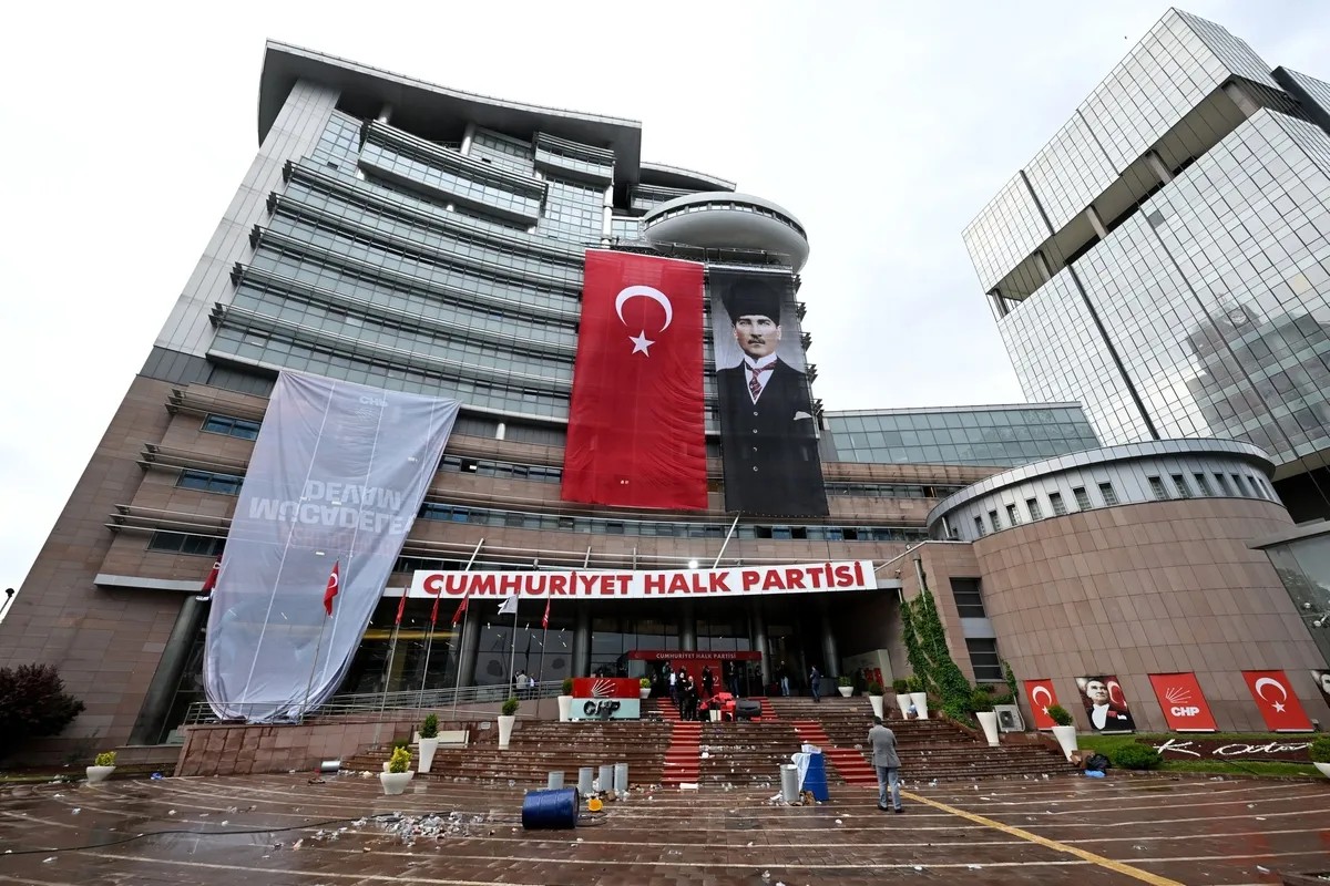 1791097162435.jpeg Yaktılar yıktılar sıfırı tüketip gittiler: CHP’ye Özel yönetiminden ağır fatura… 500 milyonluk tahribat-7