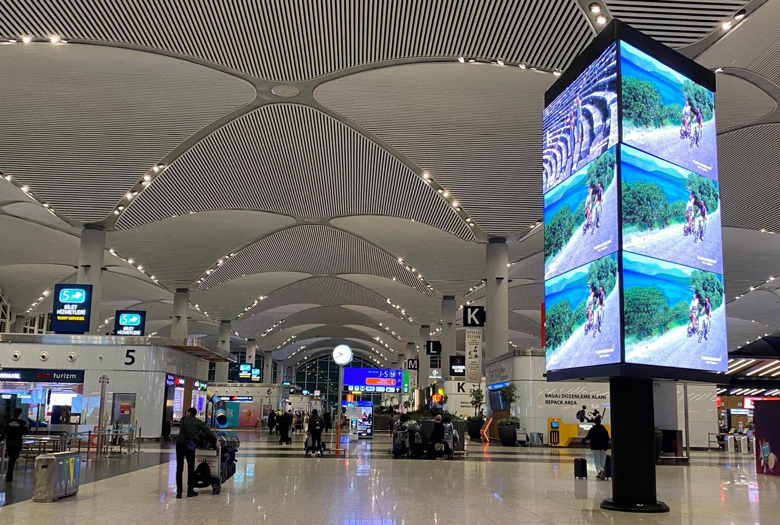 1791100158315.jpg İstanbul Havalimanı yine Avrupa'nın zirvesinde: Günlük 1587 uçuşla Amsterdam ve Paris'i solladı-1