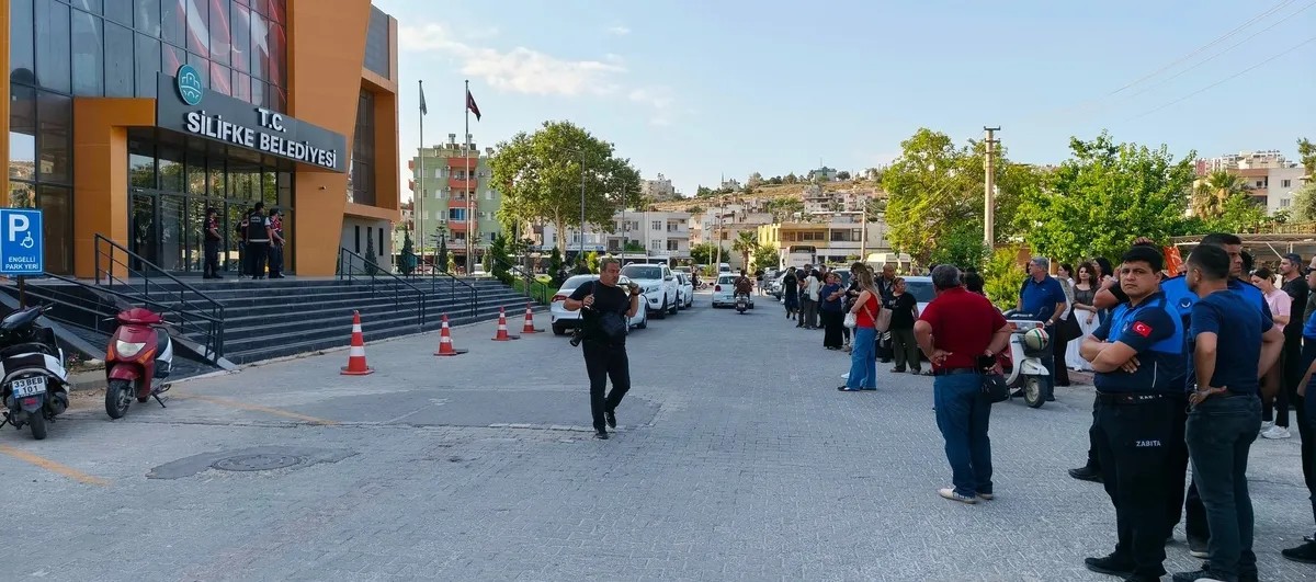 Soruşturmada 2 başkan yardımcısı dahil 7 şüpheli gözaltına alındı. (Foto: Takvim Foto Arşivi)