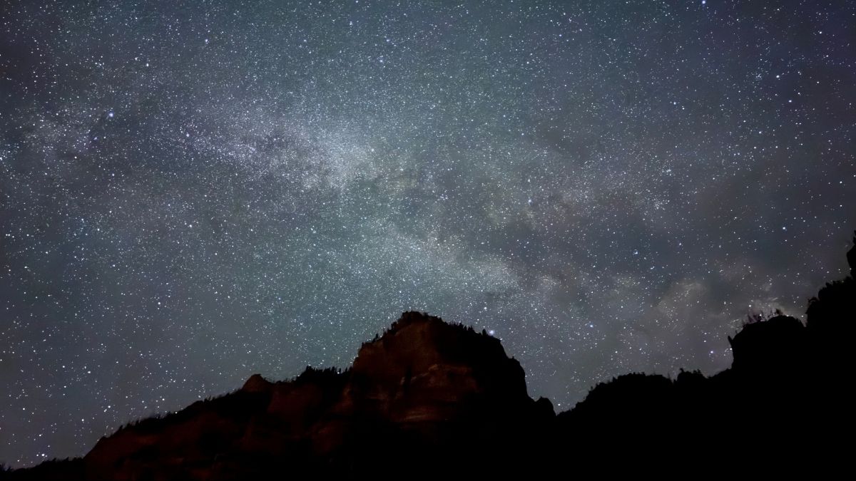 Şehir ışıklarından uzak bölgeler meteor gözlemi için daha uygun. (Foto: Takvim foto arşivi)