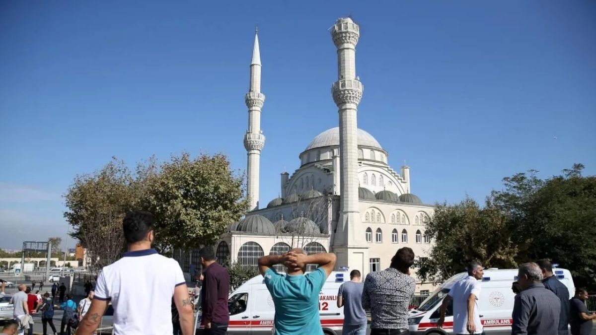 26 Eylül 2019'da Silivri açıklarında meydana gelen Mw 5.7 büyüklüğündeki deprem, İstanbul'da hissedilerek artçı sarsıntılarla birlikte paniği sürdürdü. (Foto: AA)