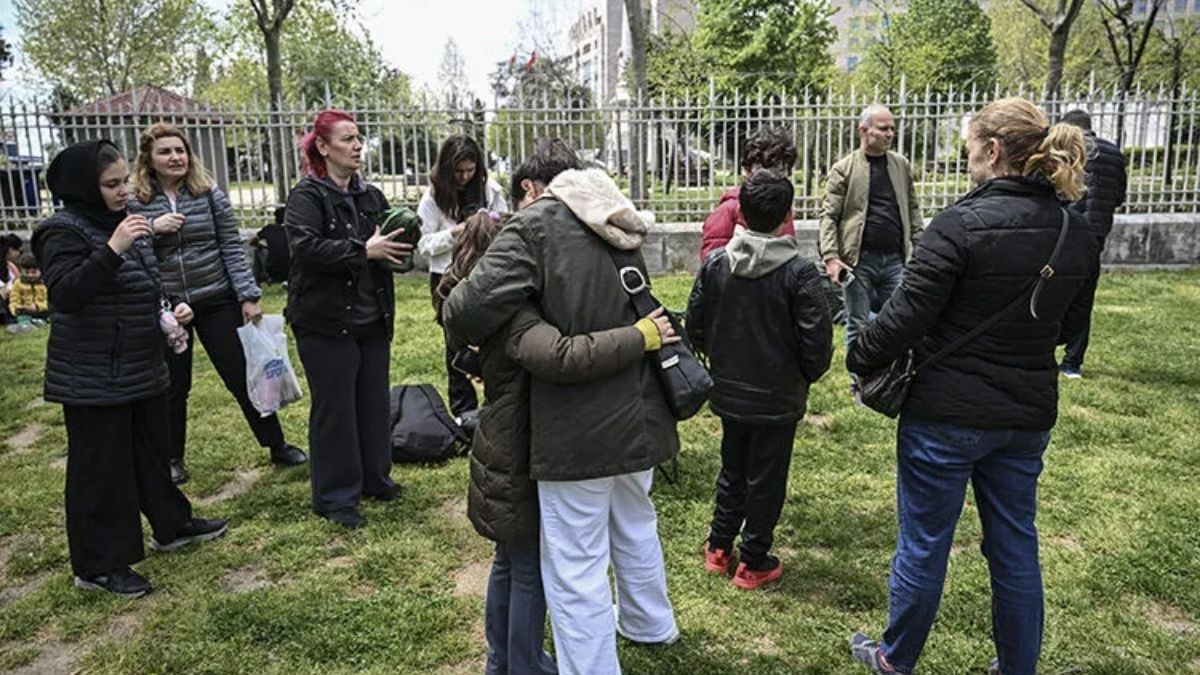 23 Nisan 2025'te Silivri açıklarında meydana gelen Mw 6.1-6.2 büyüklüğündeki deprem, İstanbul genelinde şiddetli şekilde hissedilerek büyük paniğe neden oldu. (Foto: AA)