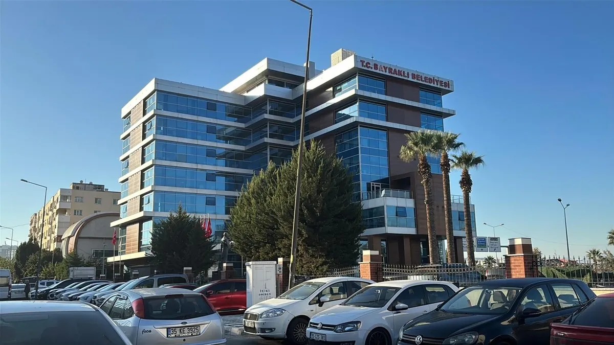 Bayraklı Belediyesi (Foto: DHA)