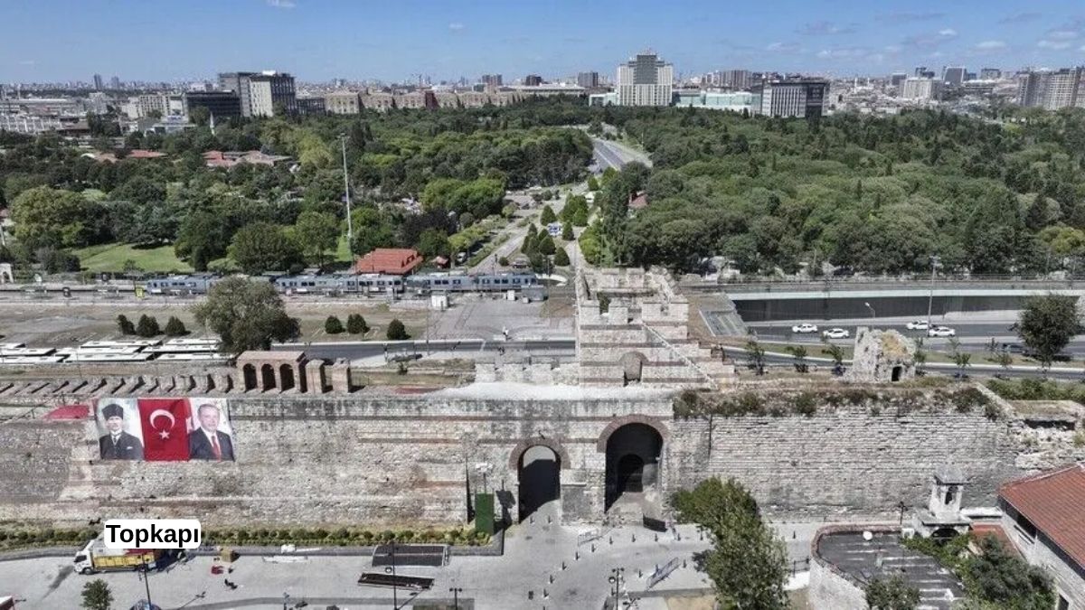 Topkapı, İstanbul’un savunma ve ticaret tarihinde önemli bir geçiş noktası olarak kuşatmaların izlerini günümüze taşıyor. (Foto: AA)