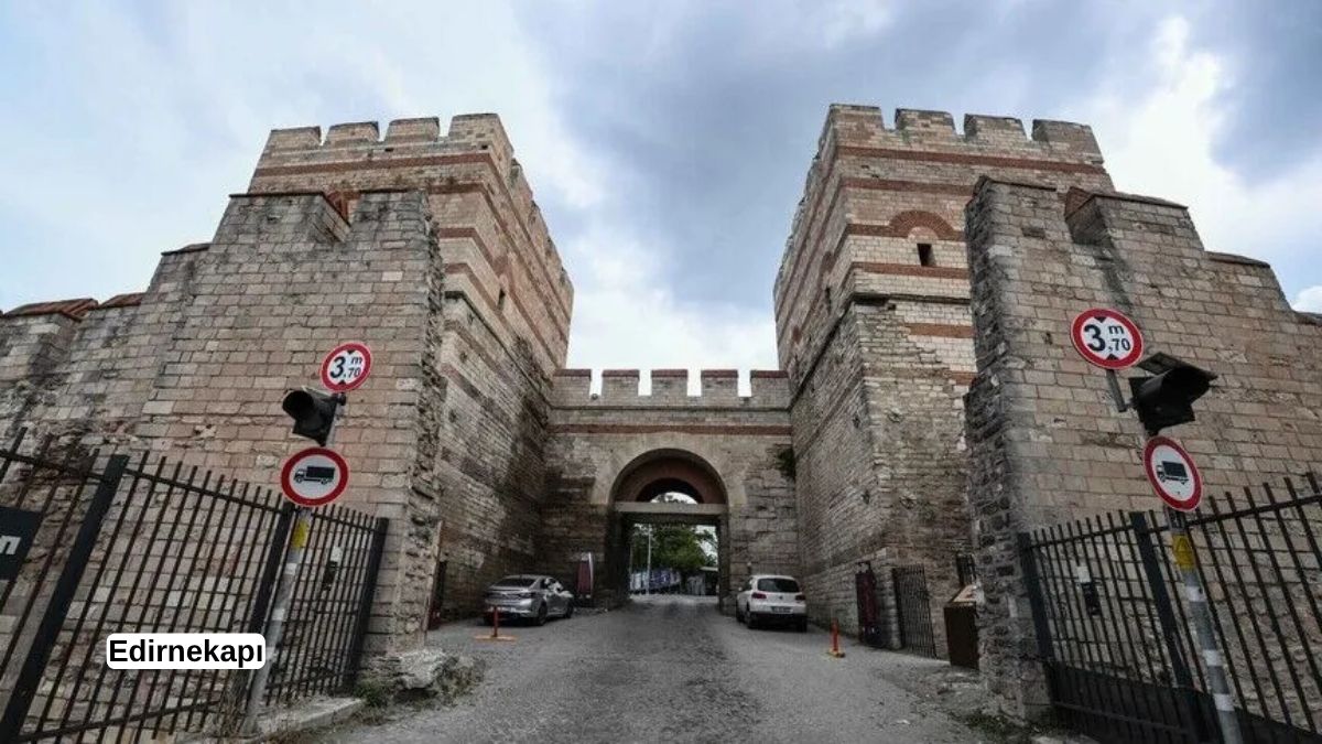 Edirnekapı, İstanbul’un batıya açılan önemli girişlerinden biri olarak kentin ulaşım, savunma ve kültürel tarihinde iz bıraktı. (Foto: AA)