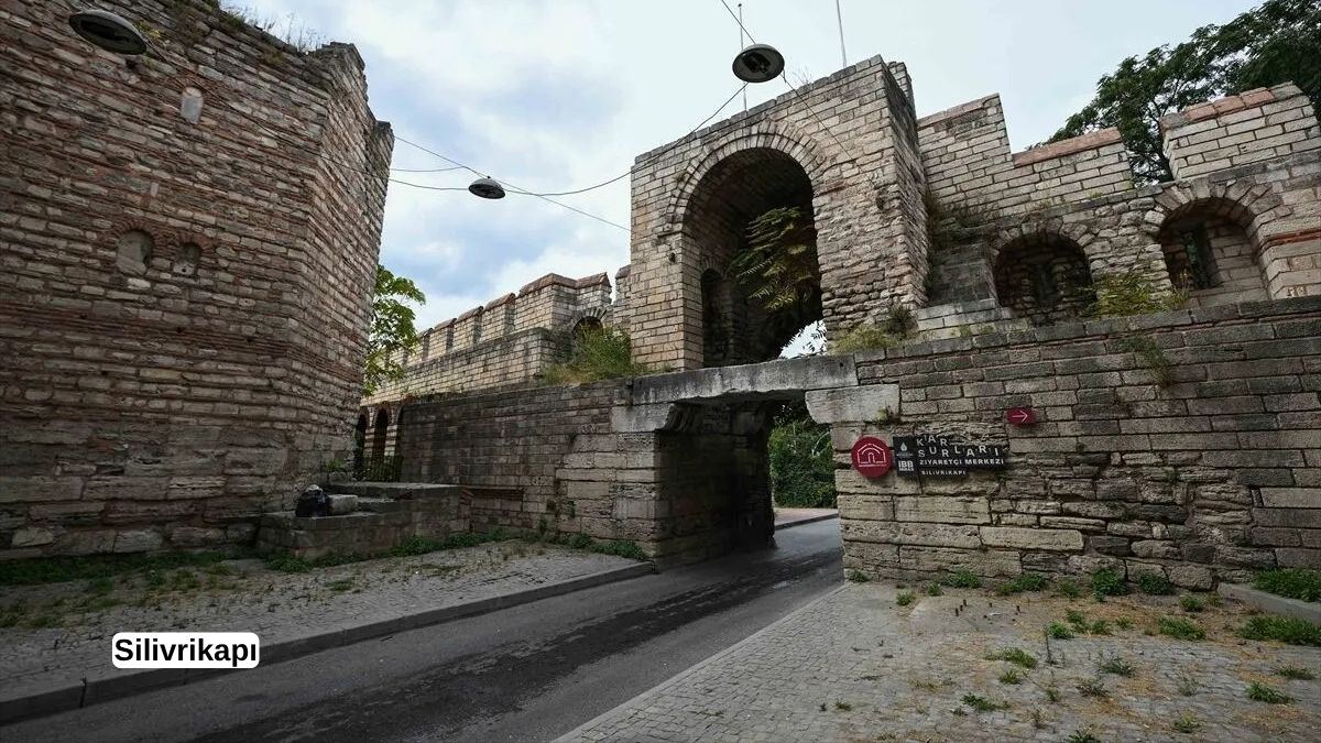 Silivrikapı, tarihi Bozdoğan gürzüyle İstanbul’un savunma geçmişini ve savaş kültürünü günümüze taşıyor. (Foto: AA)
