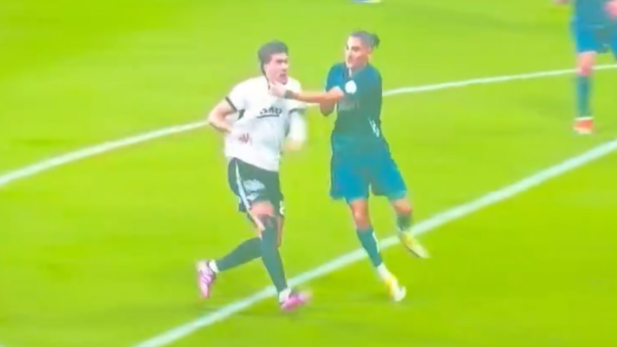 Beşiktaş'ın Kocaelispor'u 2-1 yendiği karşılaşmada Dusan Vlahovic ile Emir Ortakaya arasındaki pozisyon tartışmalara neden oldu. (Görüntü Bein Sports'tan alınmıştır)