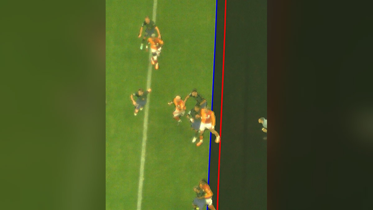 Galatasaray'ın Barcelona karşısında 34. dakikada bulduğu gol, VAR incelemesinin ardından iptal edildi. (Fotoğraf: TRT 1'den alınmıştır)