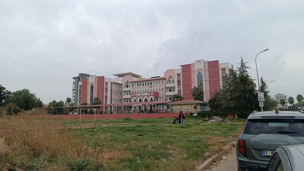 Kavganın gerçekleştiği okulda eğitime ara verildi. (Foto: İHA)