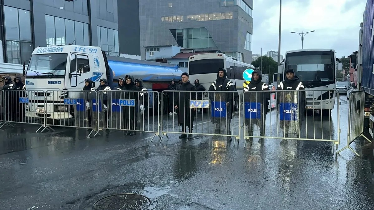 Halk TV’nin altı platformdaki hesabına 5651 sayılı Kanun kapsamında engelleme. (Foto: AA)
