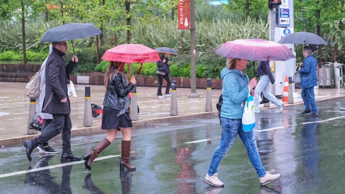 Meteoroloji, kuvvetli sağanakların yol açabileceği sel, su baskını, yıldırım, dolu ve ulaşım aksamalarına karşı vatandaşları dikkatli ve tedbirli olmaları konusunda uyarıyor. (Foto: Takvim foto arşivi)