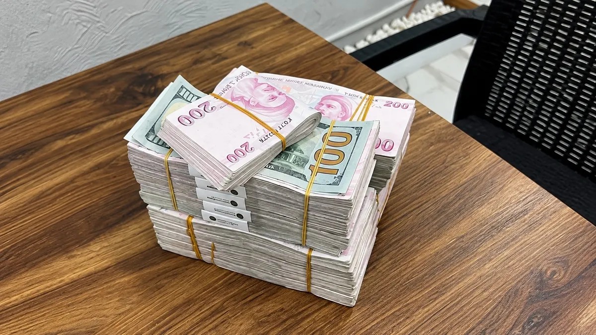 Şüpheli ifadesinde seçim kampanyasına para aktarımını anlattı. (Foto: Takvim Foto Arşivi)