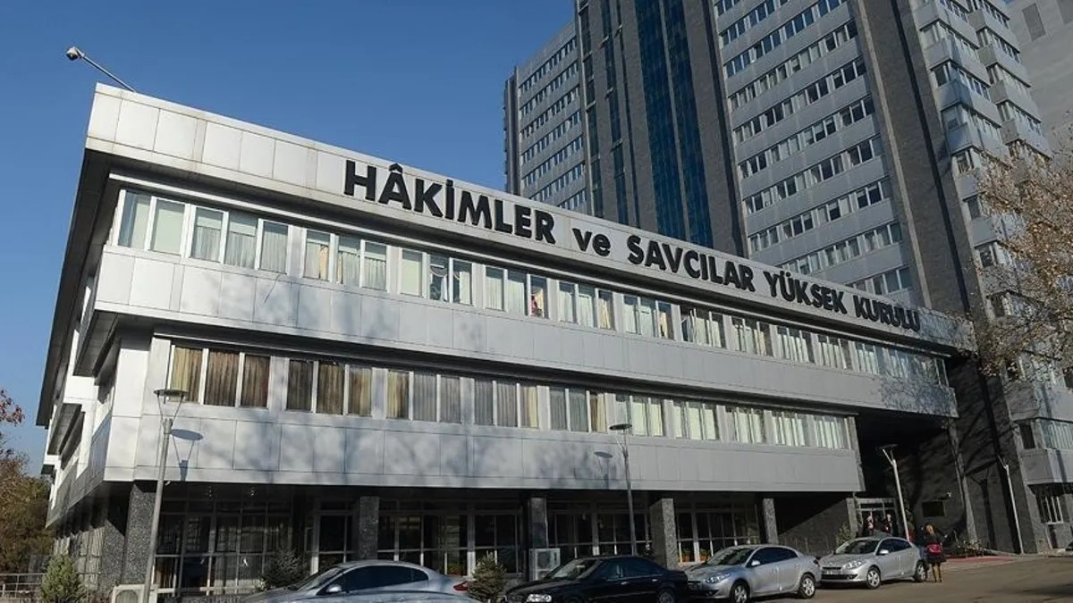 İddianamenin 22 sanığı HSK Genel Kurulu tarafından FETÖ/PDY terör örgütü iltisakları nedeniyle meslekten çıkarılan eski yargı mensupları olduğu öğrenildi (Foto: AA)