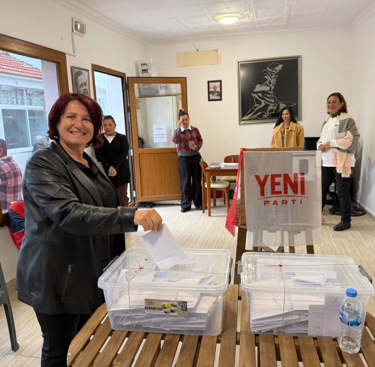 Karaburun Belediye Başkanı İlkay Girgin Erdoğan, Yeni Parti üyeliğinden istifa ettiğini duyurdu (Fotoğraf: İHA)