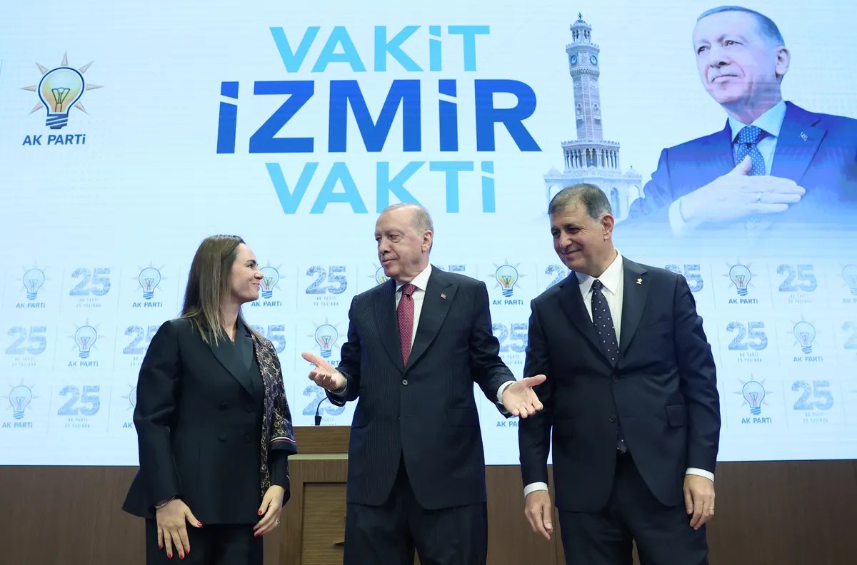 cemil-tugay-izmirlilere-mujdeyi-verdi-su-ve-ulasim-ucuzluyor-1792695083879.jpeg Cemil Tugay'dan AK Parti ve Başkan Erdoğan'a övgü: 100-200 yıl sonra da hizmetleriyle anılacak!-3
