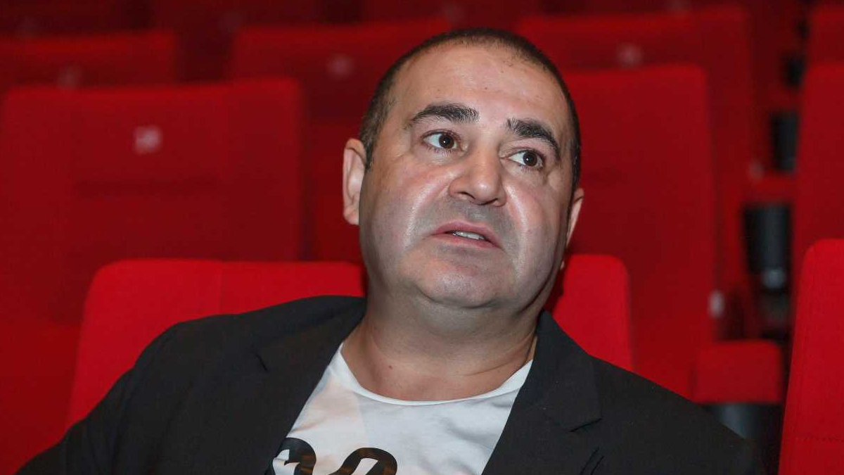 Ünlü oyuncu Şafak Sezer, katıldığı bir YouTube programında merak edilen soruları içtenlikle yanıtladı.