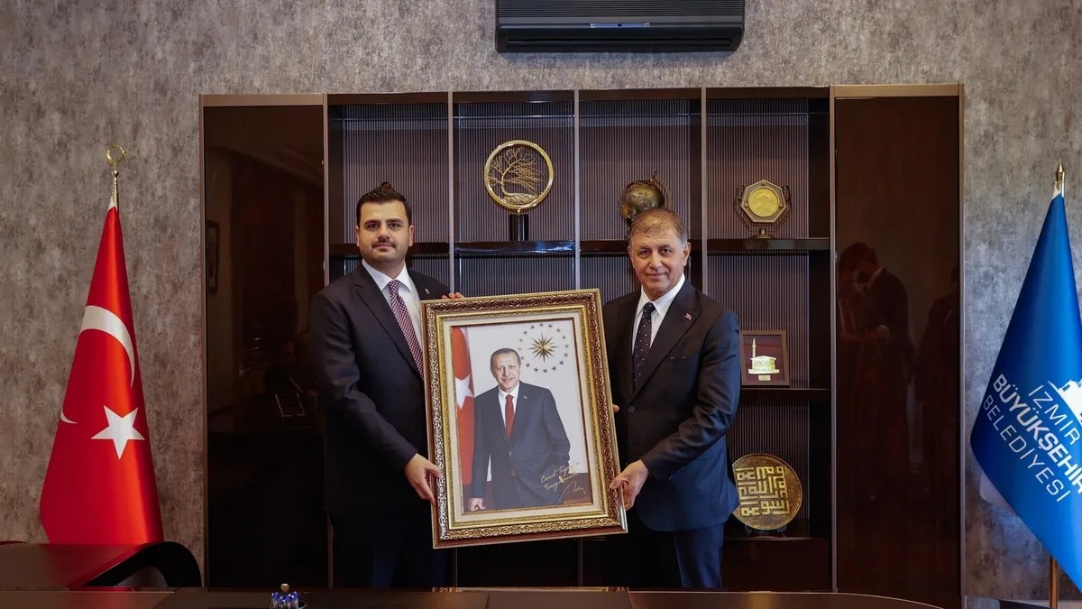 eyyup-kadir-inan-izmirdeki-yeni-donemi-ilan-etti-25-yilin-hesabini-25-yilda-gorecegiz-1792783440787.jpeg Eyyüp Kadir İnan İzmir'deki yeni dönemi ilan etti: "25 yılın hesabını 2,5 yılda göreceğiz!"-4