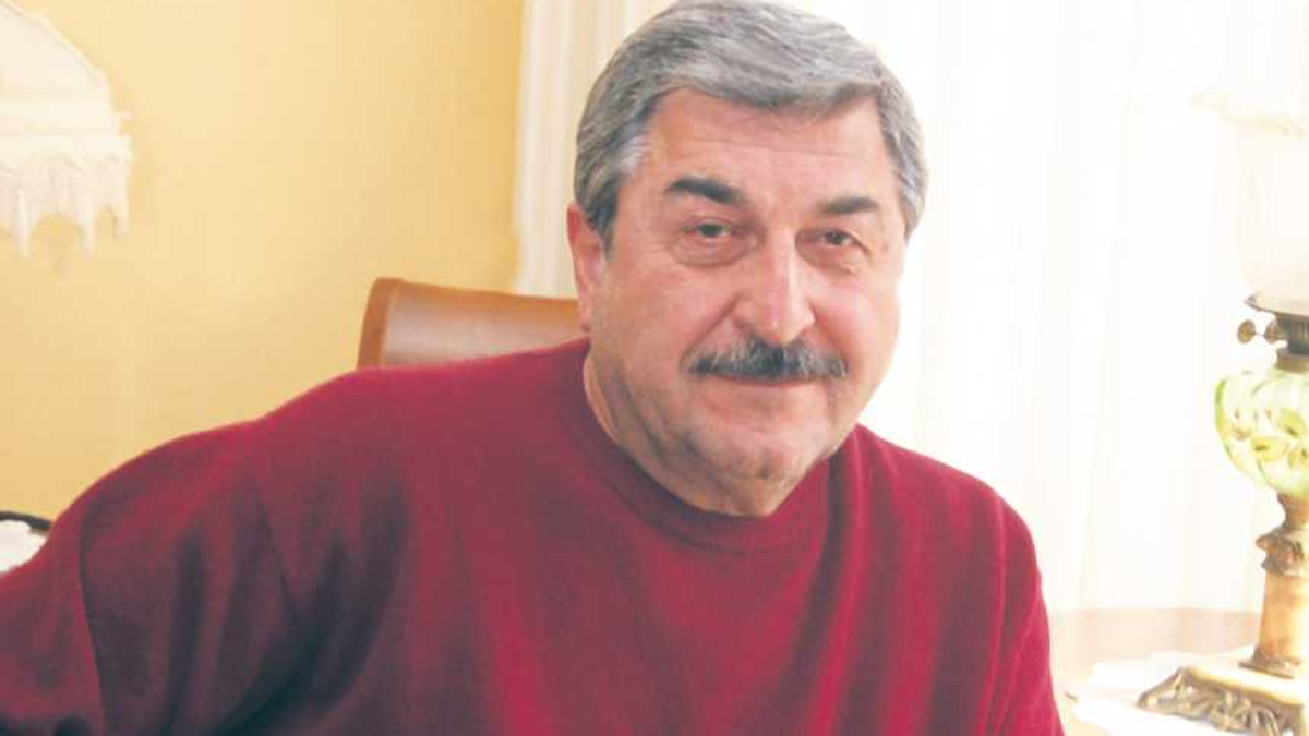 Kendi kuşağının mesleğe bakış açısını aktaran Cihat Tamer, oyunculuğa duydukları ilgiyle yola çıktıklarını ifade etti.