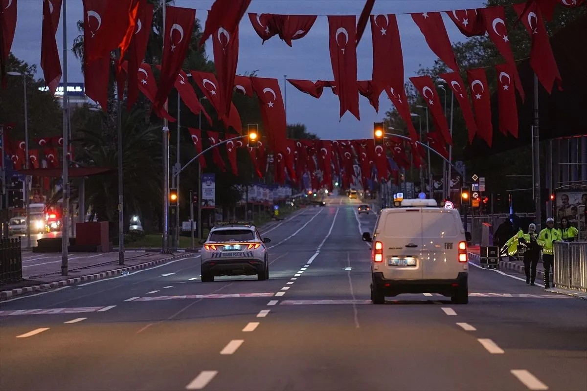 1793190731636.jpeg İstanbul'da trafik yoğunluğu %89'a ulaştı! İşte kilit noktalar ve alternatif güzergahlar-2