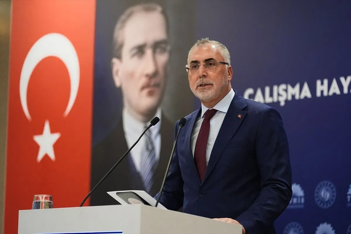 Bakan Vedat Işıkhan, emekli zammına ilişkin açıklama yaptı. (Foto: AA)