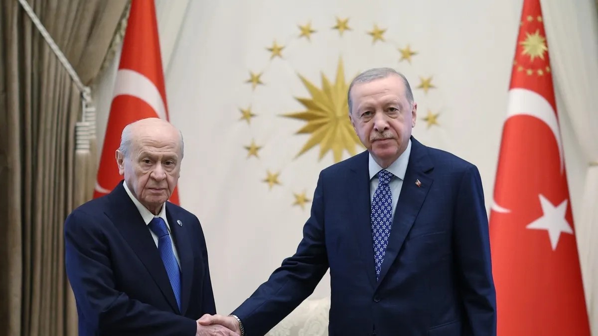27 Ekim'deki görüşmede Başkan Erdoğan'ın Bahçeli'ye yaptığı KAAN jesti dikkatlerden kaçmadı (Foto: AA)