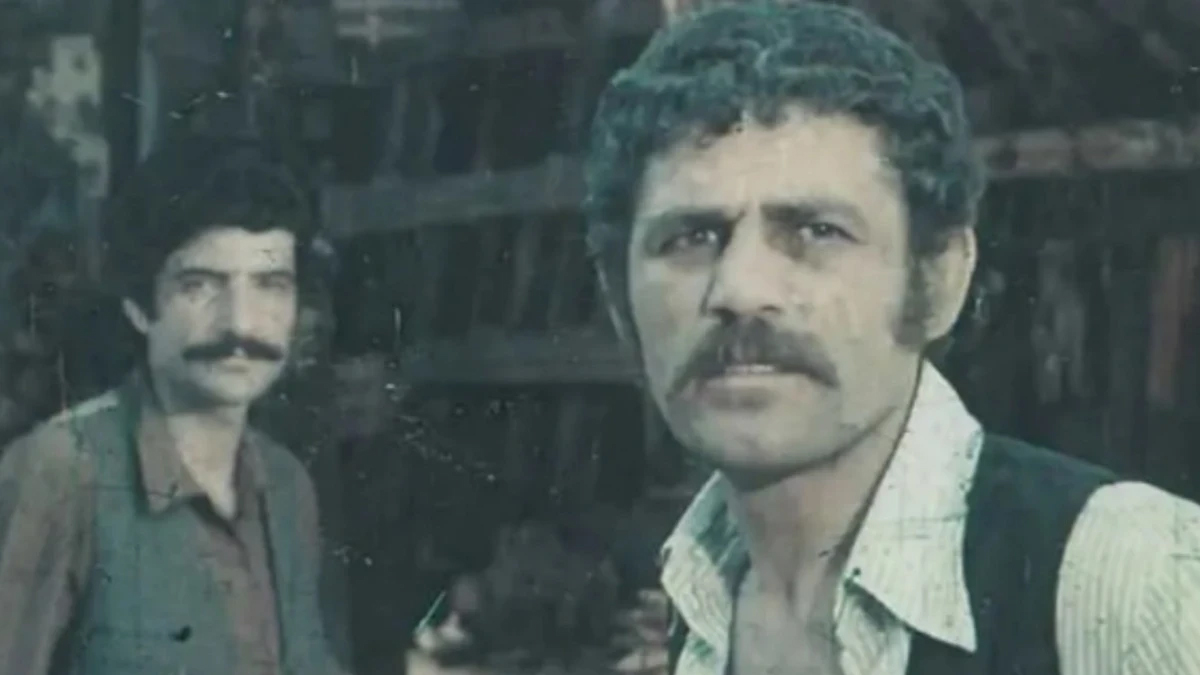 Sinema yıllarına ait anılarını ve fotoğraflarını kitaba dönüştüren İhsan Gedik, bu eserlerin satışını kendi imkanlarıyla sürdürüyor.
