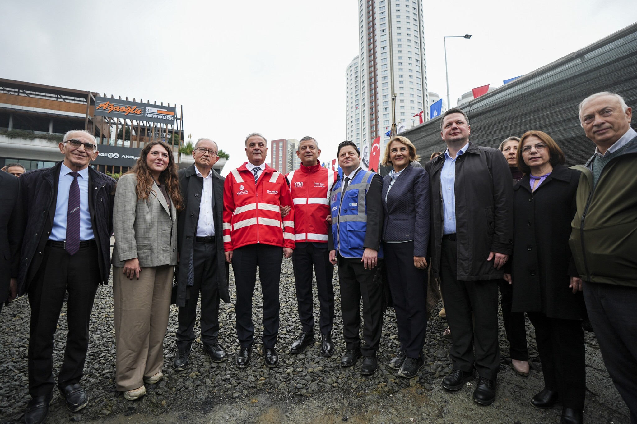 1793363945667.jpeg Ümraniye-Göztepe metrosunda siyasi şov: Nuri Aslan Özel’le boy gösterdi Kılıçdaroğlu’nu “test” etti-2