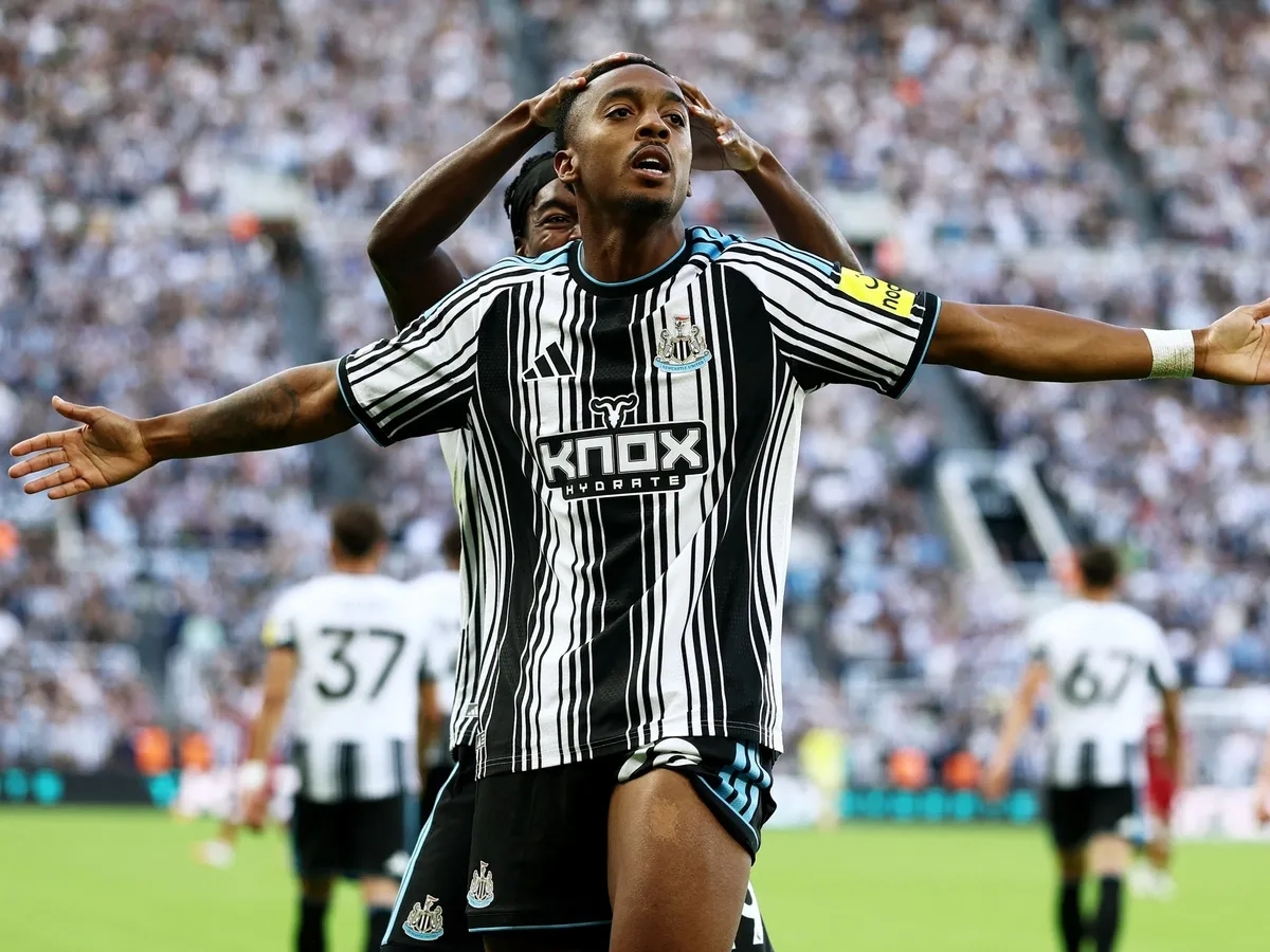 Beşiktaş Başkanı Serdal Adalı, Joe Willock transferi için daha önce yapılan girişimleri açıklamıştı. (Fotoğraf: AP)