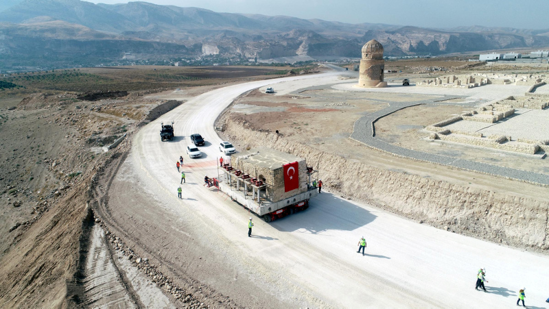 Hasankeyf kalesinin Orta Kapısı Arkeopark Alanına taşındı
