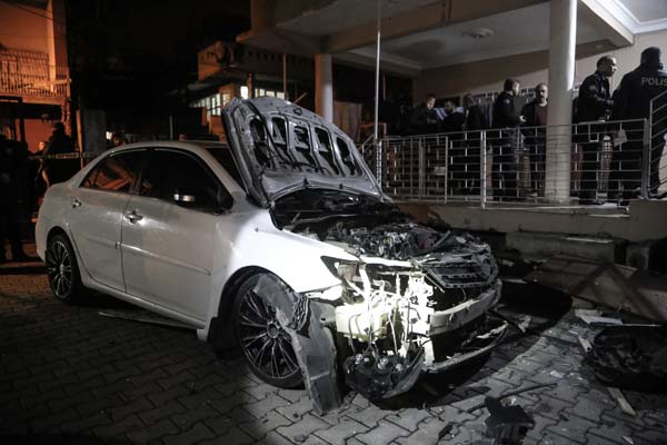 Adana’da otomobili EYP ile patlattılar