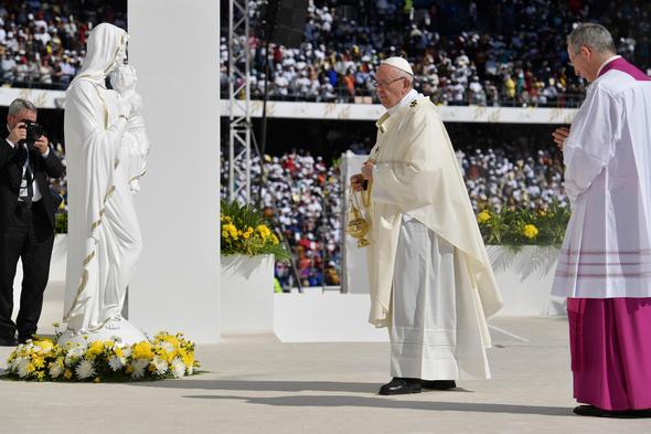 Papa Franciscus, BAE’de düzenlenen ilk ayini yönetti