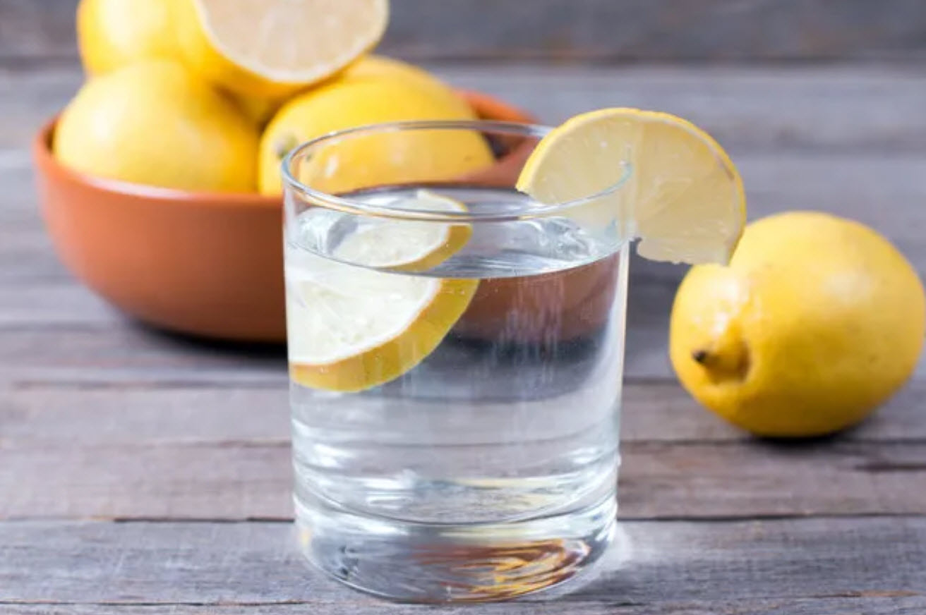 Limonlu suyun faydaları saymakla bitmiyor! İşte limonlu sudaki sağlık mucizesi