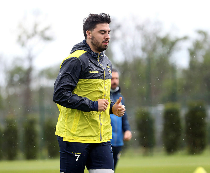 Fenerbahceli Ozan Tufan Hayatinin Imzasini Atacak Ozan Tufan Sevgilisi Rojin Haspolat A Evlenme Teklifi Etti Galeri Takvim