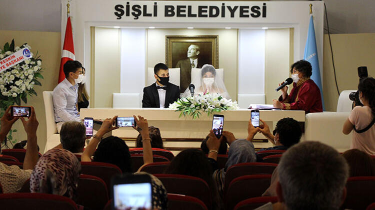 Şişli’de ’yeni normal’in ilk davetli nikah töreni yapıldı