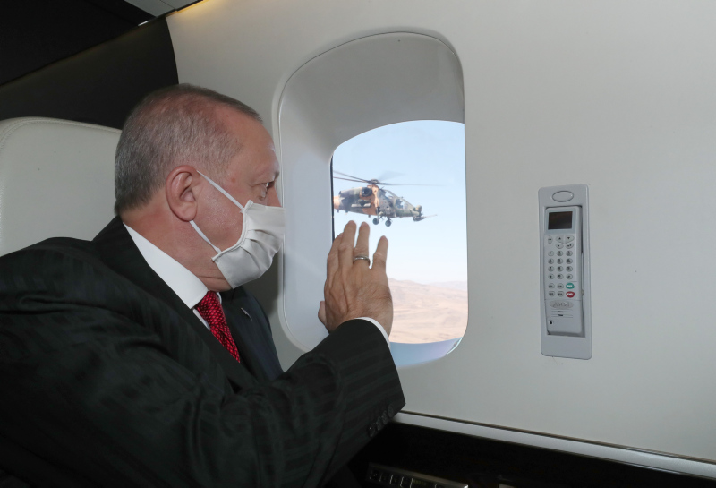 Başkan Erdoğan’dan muhataplarımıza çok net uyarı: Mahvolmalarına yol açacak yanlışlardan uzan durmaya davet ediyoruz