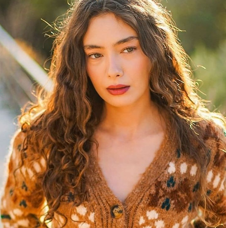 Neslihan Atagül’ün hızla kilo vermesinin nedeni geçirgen bağırsak sendromu çıktı! Neslihan Atagül’ün sağlık durumu nasıl?