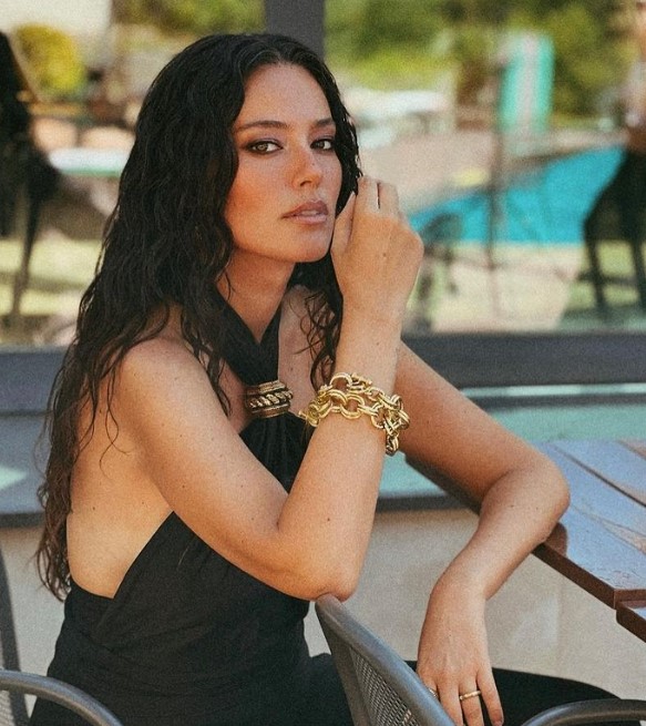2 çocuk annesi Demet Şener sınırları zorladı! Esnek vücuduyla ağızları açık bıraktı! Spor taytını çekip en cesur haliyle...