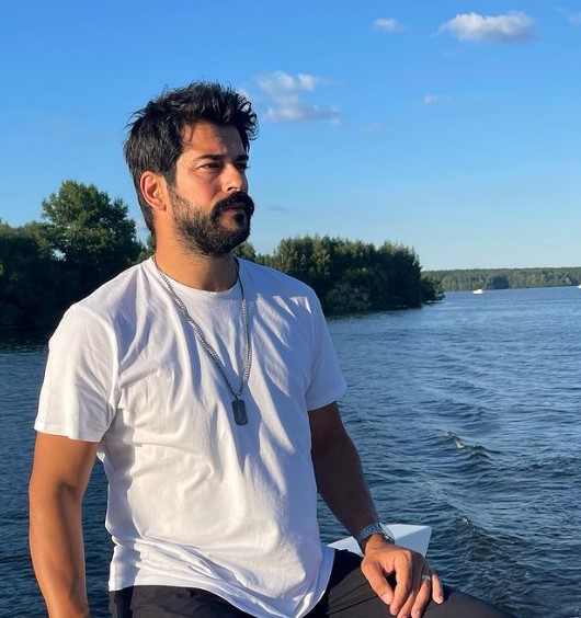 2 çocuk annesi Demet Şener sınırları zorladı! Esnek vücuduyla ağızları açık bıraktı! Spor taytını çekip en cesur haliyle...