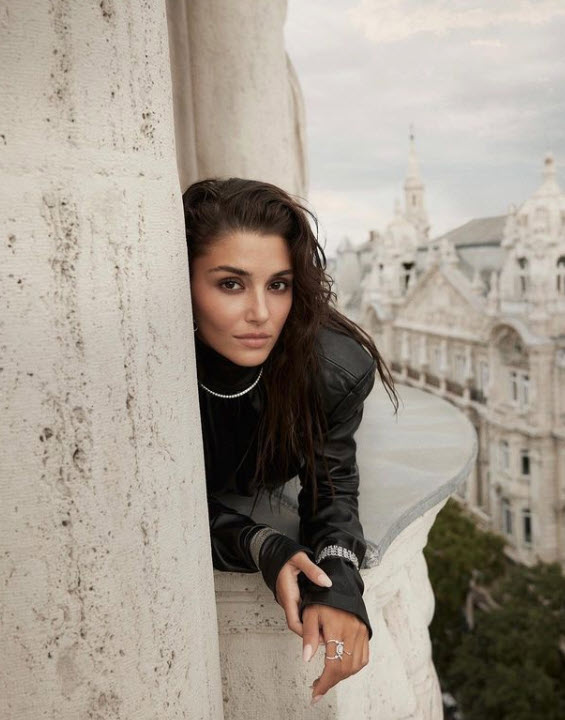 Hande Erçel’den yürekleri yakan paylaşım ’tüm çiçekler bugün açmış olmalı’ Vefalı evlat Hande! Annesinin doğum gününü unutmadı